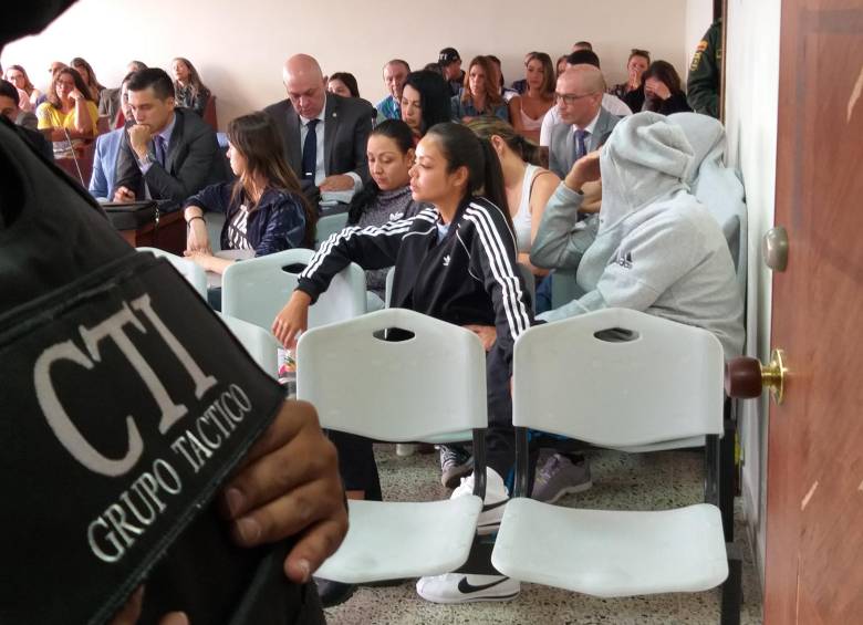 A la audiencia de control de garantías de los cinco procesados de Invernorte asistieron varias de las víctimas. La Fiscalía busca más afectados. FOTO: Archivo.