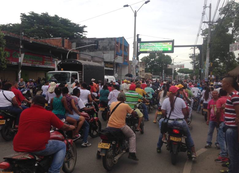En los barrios y municipios se votó en paz
