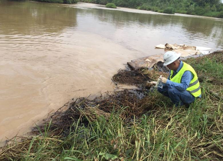 La emergencia ambiental es atendida por Ecopetrol, empresa responsable del pozo que podría estar generando la contaminación. FOTO Cortesía de Ecopetrol