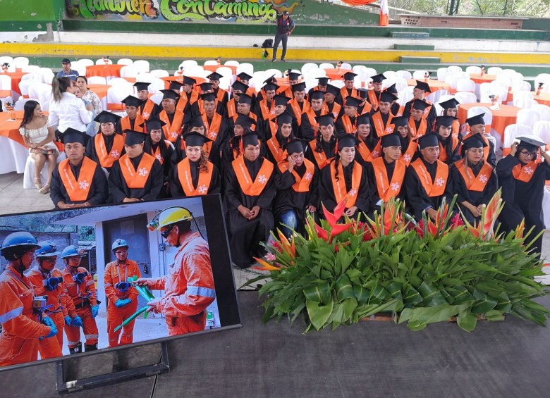 53 jóvenes de Antioquia se graduaron en labores mineras el pasado 3 de febrero. FOTO CORTESÍA 