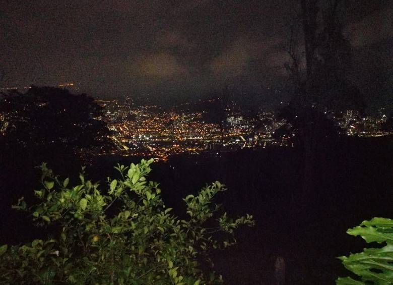 Parte del municipio de Itagüí se encuentra a oscuras por una falla en una subestación eléctrica, según EPM. FOTO: CORTESÍA DE GUARDIANES ANTIOQUIA.
