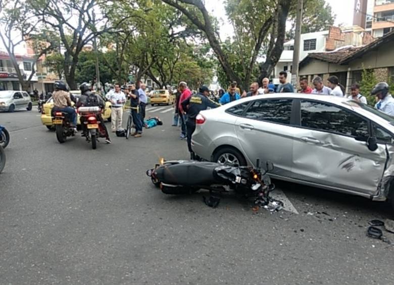 El accidente de tránsito dejó un saldo de dos personas heridas. FOTO: CORTESÍA GUARDIANES ANTIOQUIA
