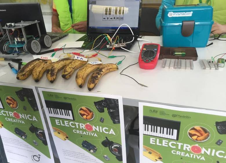 Electrónica creativa fue uno de los módulos desarrollados en los talleres del experimento pionero de Laboratorio de Creación que se realizó en Medellín entre el 2014 y el 2015. FOTO cortesía