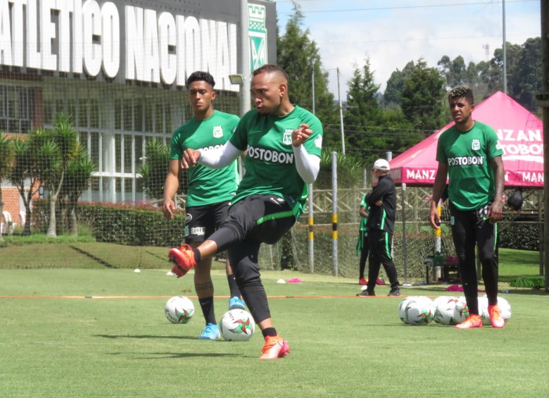 En la imagen aparecen Jarlan Barrera, Sebastián Gómez y Cristian Blanco, hombres importantes para el proceso del técnico Osorio, y que podrían estar mañana ante Tolima. FOTO Cortesía nacional