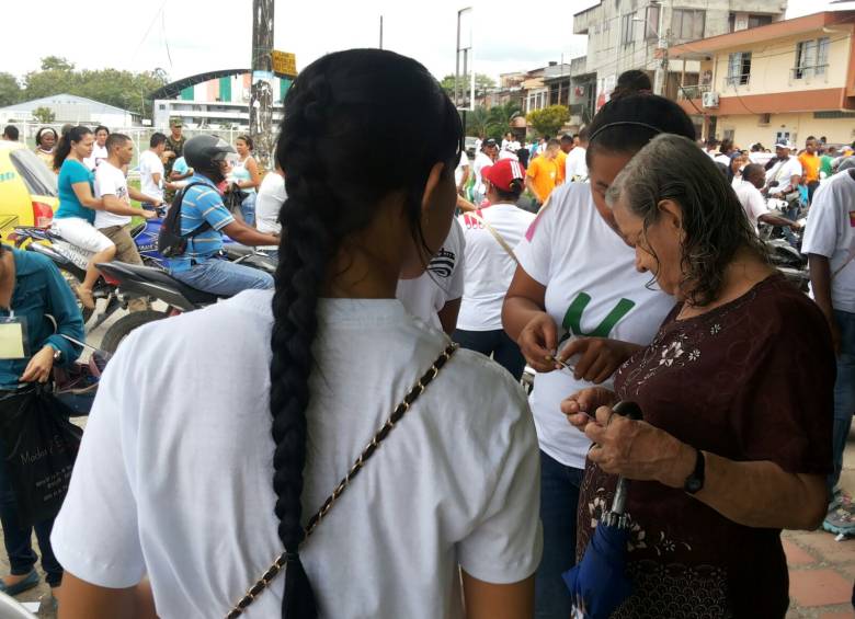 Las campañas políticas han creado un sistema de publicidad subliminal en el municipio de Apartadó, para evadir la norma que prohibe hacer propaganda cerca a los puestos de votación. FOTO Nelson Matta