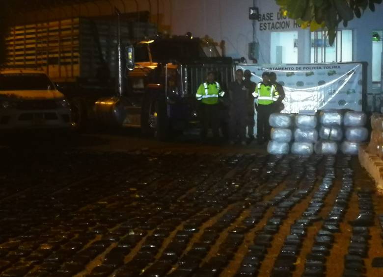 El material incautado y la persona capturada quedaron a disposición de la Fiscalía. FOTO CORTESÍA POLICÍA