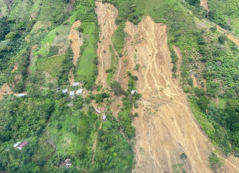 En Dabeiba se presentaron varios deslizamientos de tierra y una avenida torrencial en la quebrada Dabeiba Vieja, afectando a las veredas Botón, Mohán y El Cajón. FOTOS CORTESÍA Gobernación