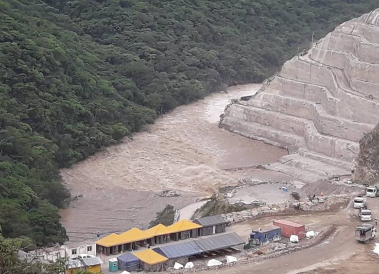 Autoridades mantienen el monitoreo constante al caudal del río aguas abajo del proyecto Hidroituango. FOTO CORTESÍA 
