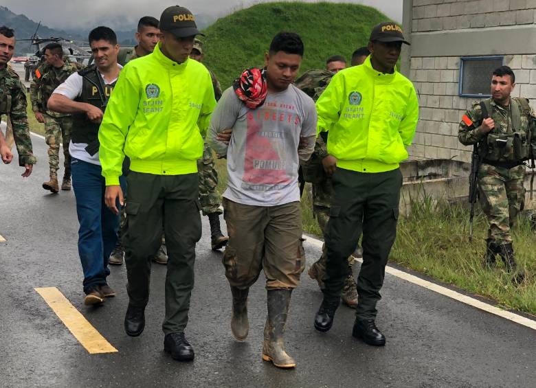 “Andresito” había sido capturado en zona rural de Amalfi. FOTO CORTESÍA FUERZA AÉREA