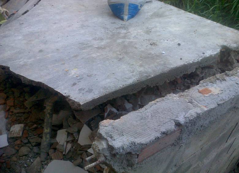 El muro se colapsó por las casas que se construyeron encima, según confirmó el director del Dagrd Carlos Gil. FOTO CORTESÍA