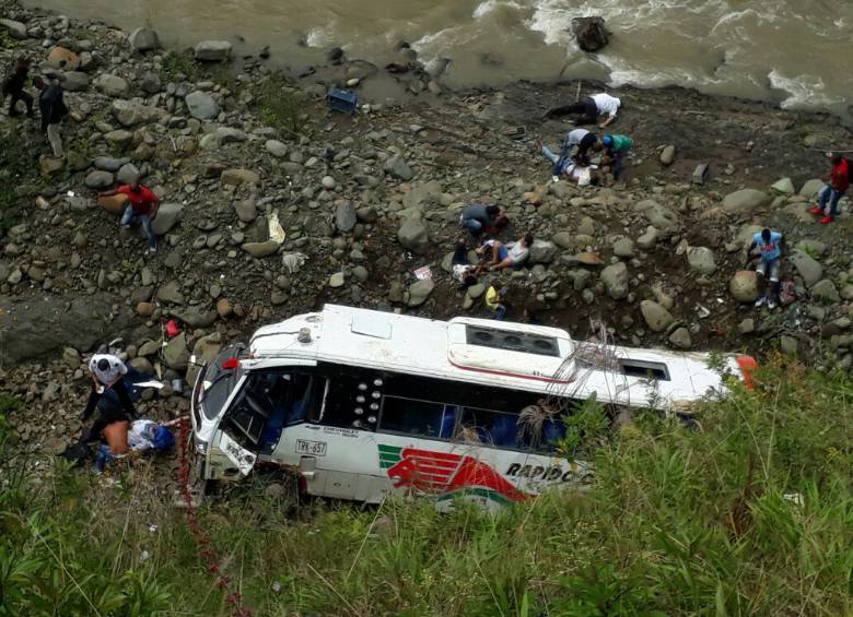 Los heridos fueron trasladados ayer a Medellín por un helicóptero del Ejército Nacional. FOTO cortesía alcaldía el carmen de atrato
