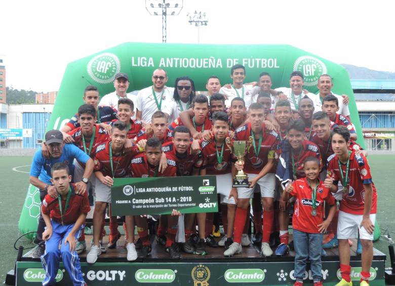 El Medellín festejó también en la categoría sub-14 A bajo la dirección técnica de Wílmar Valencia. 