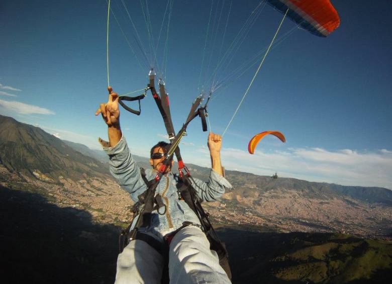 Buscan cuerpo de parapentista antioqueño en el Lago Calima