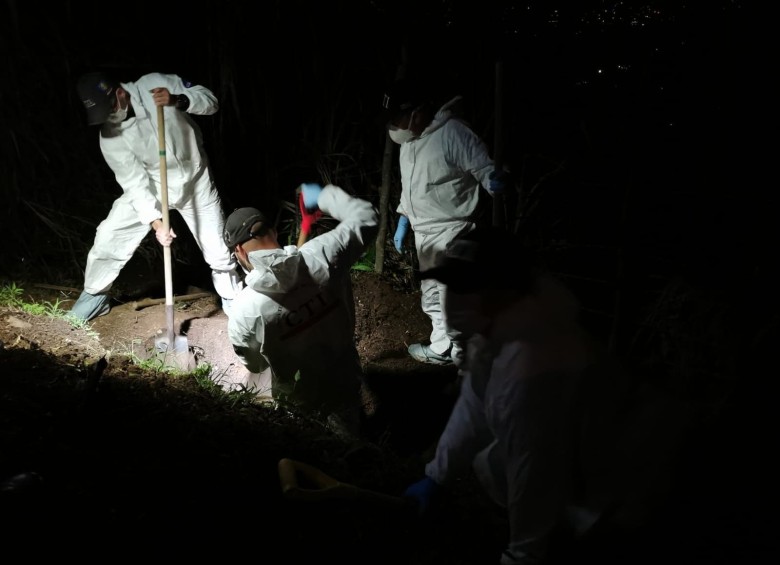 Exhuman cadáver de mujer que había sido reportada como desaparecida
