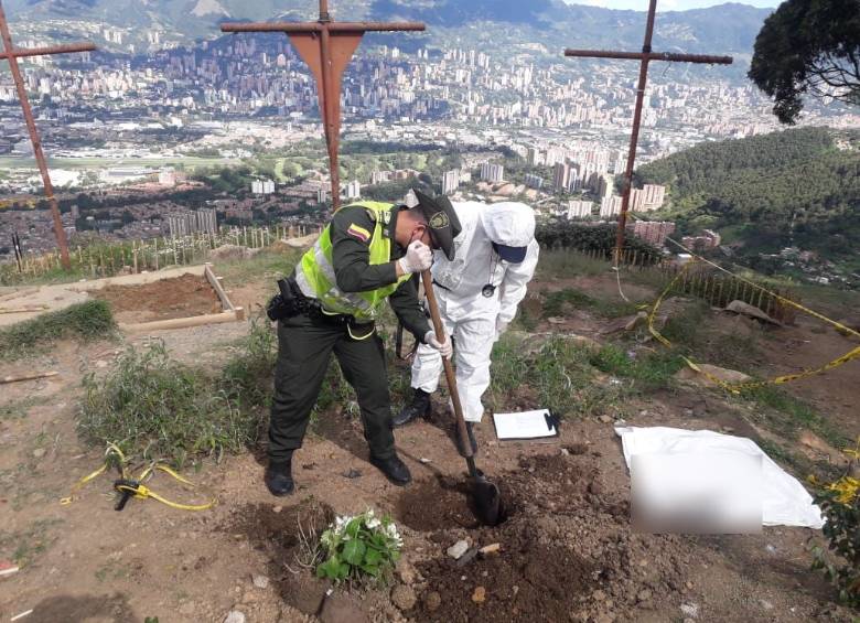 Las autoridades de Medellín reportaron este martes el hallazgo de 42 cuerpos de gatos enterrados en el cerro de las Tres Cruces, al occidente de Medellín. Foto: Cortesía
