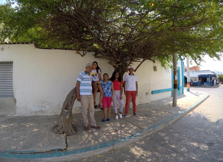 Familia Ferreira Torres, quienes fueron propietarios de la casa -hoy la ludoteca- durante 51 años. FOTO CORTESÍA DIRECTV