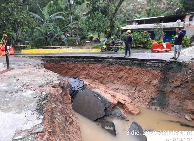 El Invías aún no tienen claro en qué momento se habilitará la vía. Foto: Cortesía Guardianes Antioquia