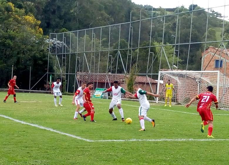Empate 2-2 entre La Ceja y San Jerónimo, en El Retiro. Así se abrió la competencia del Intermunicipal. FOTO cortesía LAF