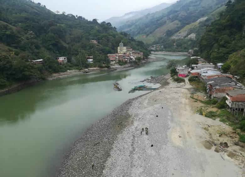 Aspecto del río Cauca a la altura de Puerto Valvidia la mañana de este miércoles. FOTO: MANUEL SALDARRIAGA