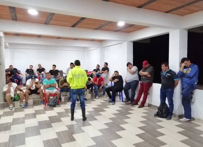 Fueron capturados 42 personas: 21 hombres y 21 mujeres, 18 eran extranjeros. FOTO CORTESÍA