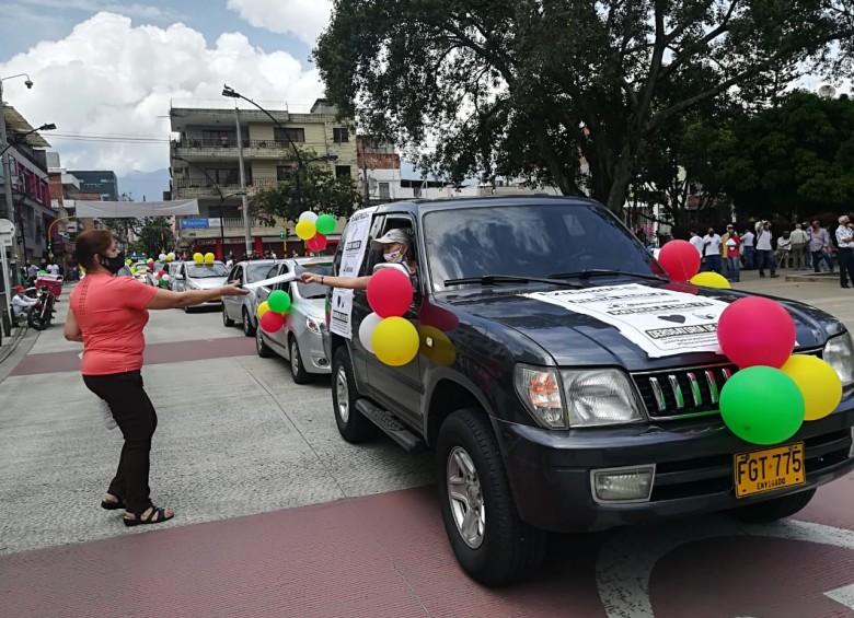 Los recorridos y concentraciones en Medellín son convocados y apoyados por grupos estudiantiles, organizaciones sociales y sindicales. FOTO MANUEL SALDARRIAGA