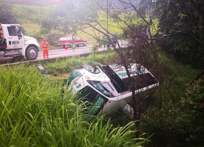 El accidente se presentó en la doble calzada Bello - Hatillo. FOTO CORTESÍA GUARDIANES ANTIOQUIA