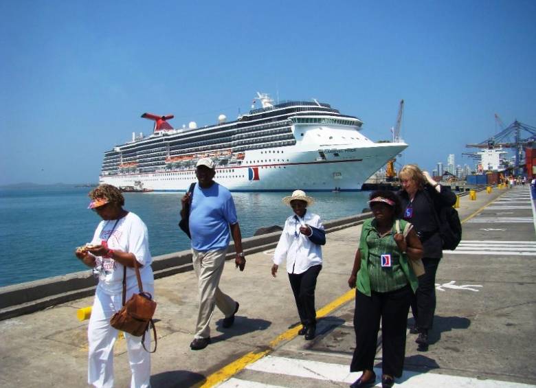 El MSC Divina llegará este domingo a Cartagena, tiene capacidad para 3.959 pasajeros. FOTO ARCHIVO