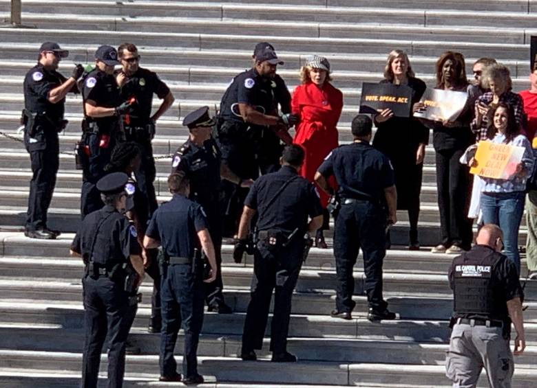 Jane Fonda es arrestada en protesta por el clima en Capitolio de EE.UU. Foto: Reuters