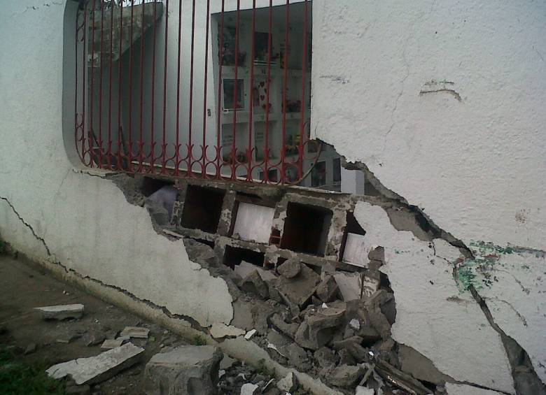 El accidente afectó 75 osarios del cementerio municipal. FOTO: CORTESÍA LA CHIVA DE URABÁ