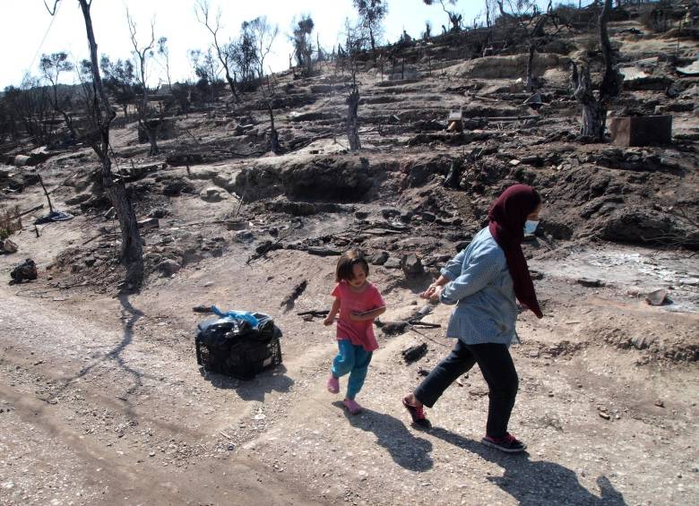 Este es el campo de Moria tras un voraz incendio que dejó a miles de refugiados y migrantes sin hogar en la isla griega de Lesbos. FOTO Getty