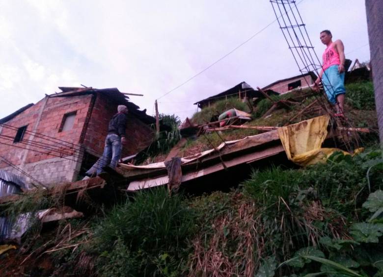 Así quedó el terreno con el desplome de las viviendas. FOTO CORTESÍA Q’HUBO.
