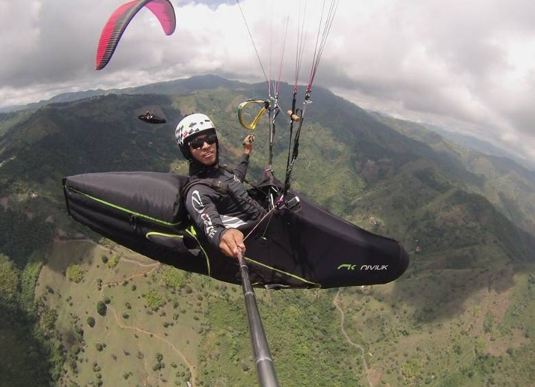 Julián Andrés Carreño, el mejor parapentista colombiano del momento. FOTOS Cortesía
