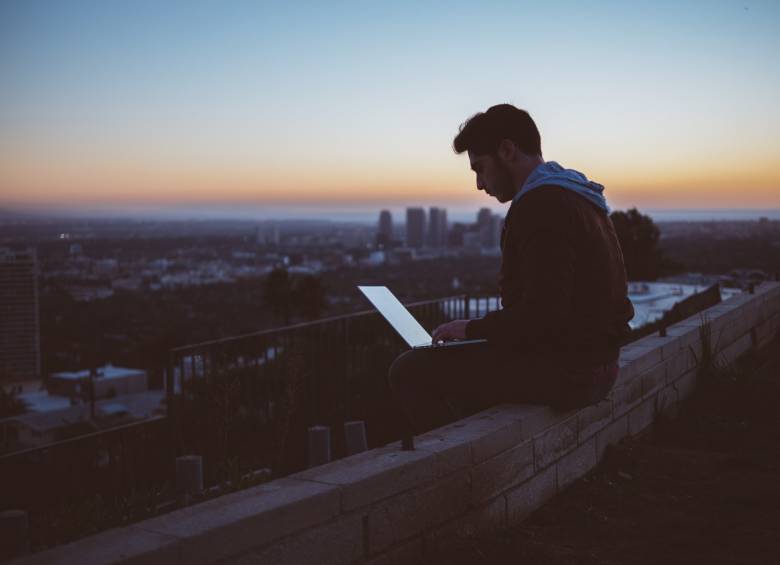 También se puede recorrer el mundo sin comprar un tiquete de avión. Crédito Avi Richards en Unsplash