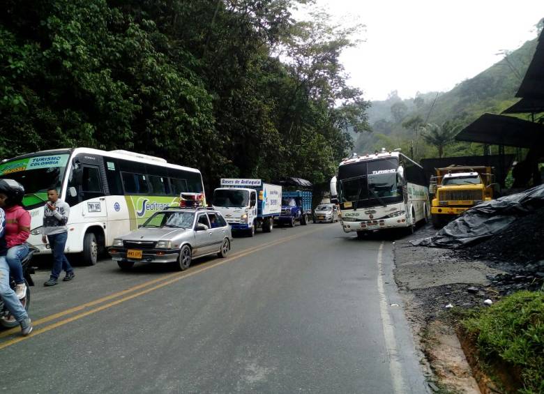 Paso entre Medellín y el suroeste antioqueño amaneció cerrado por deslizamientos