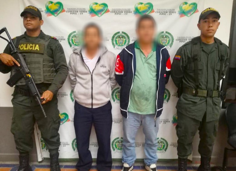 Los dos capturados fueron dejados a disposición de las autoridades. Foto: cortesía Policía Antioquia