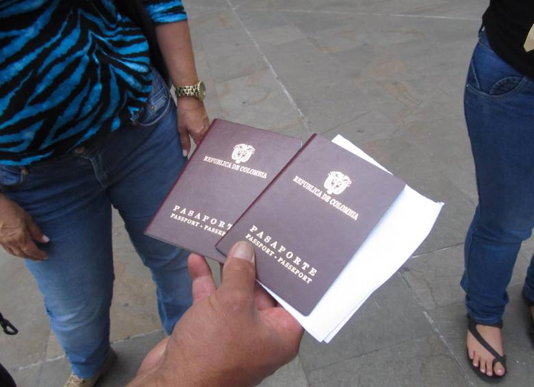 A los colombianos les exigirán el pasaporte electrónico en los países europeos que no requieran visa. FOTO ARCHIVO 