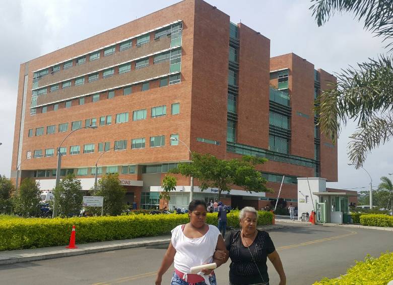 En la Clínica Panamericana de Apartadó se recupera la niña que resultó herida y uno de los dos policías lesionados. FOTO DONALDO ZULUAGA