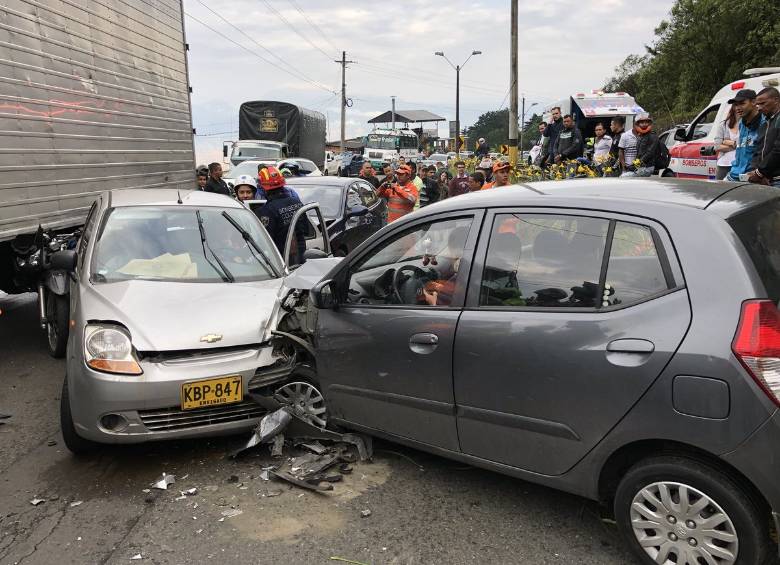 Habilitan la vía Las Palmas tras fuerte accidente