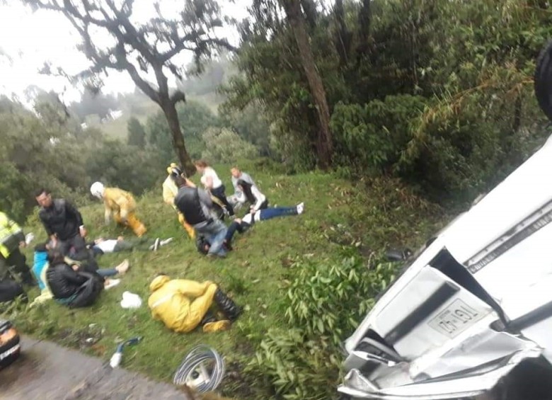 Tres muertos y más de 10 heridos en accidente en La Línea