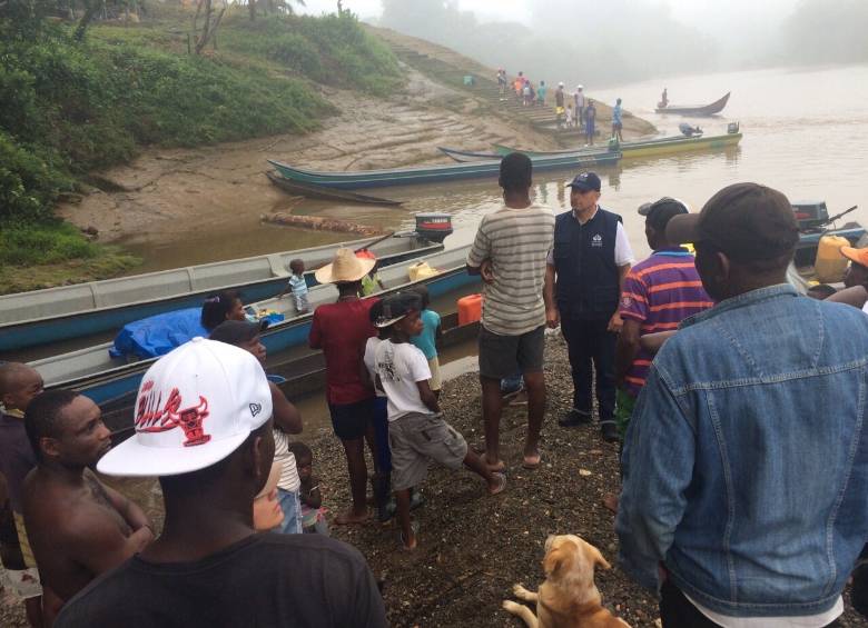 La Defensoría del Pueblo denunció este domingo que ha atendido a 352 personas desplazadas tras los bombardeos en el municipio de Guapi, departamento del Cauca. FOTO CORTESÍA