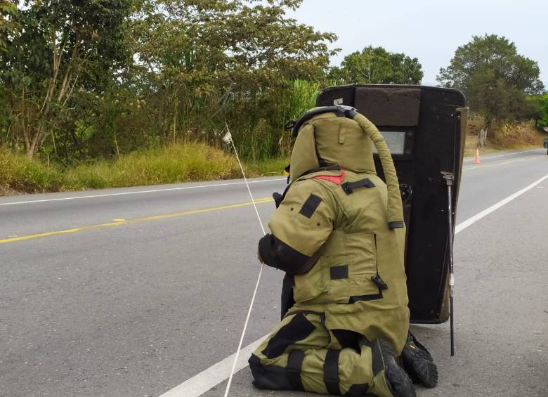 Frustran atentado con explosivos en vía Panamericana que comunica a Cali con Popayán. Foto: Colprensa.