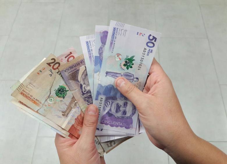 El año pasado, según la Dian, los colombianos pagaron 157,87 billones de pesos en impuestos. FOTO MAURICIO PALACIO