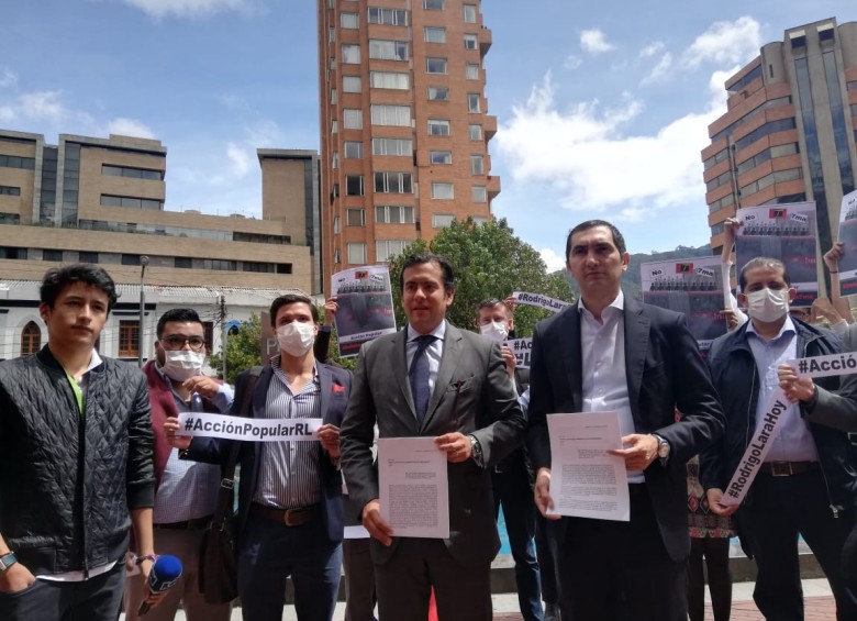 Protesta de los senadores en Bogotá. FOTO COLPRENSA