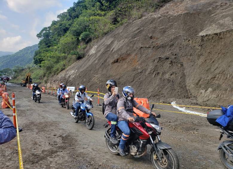 Reapertura, con paso a un carril, de la vía Medellín - Bogotá en el kilómetro 73 + 500. FOTO CORTESÍA INVÍAS