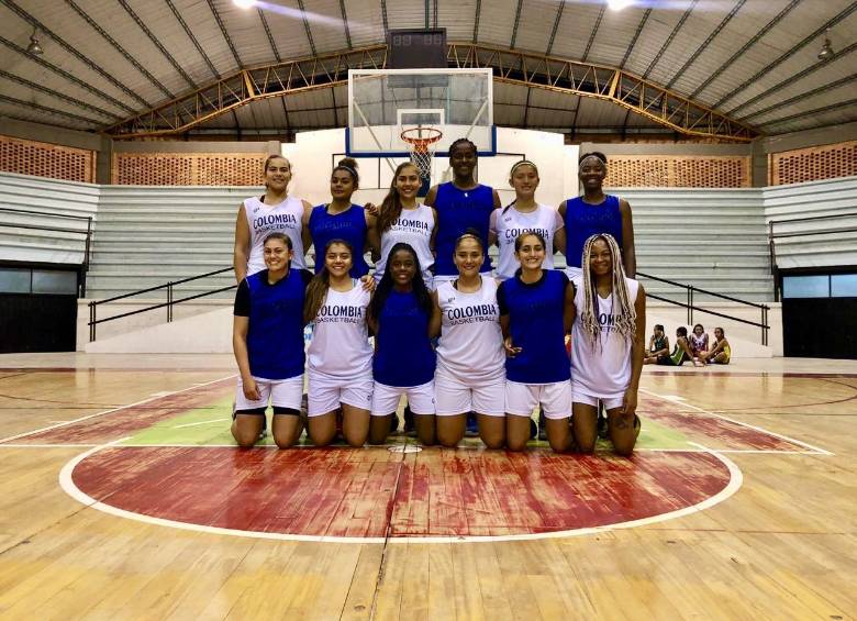 Antioquia aporta dos jugadoras a la delegación: Daisi Pinilla y Yuliany Paz, quien es la más alta del plantel. FOTO Fecolcesto
