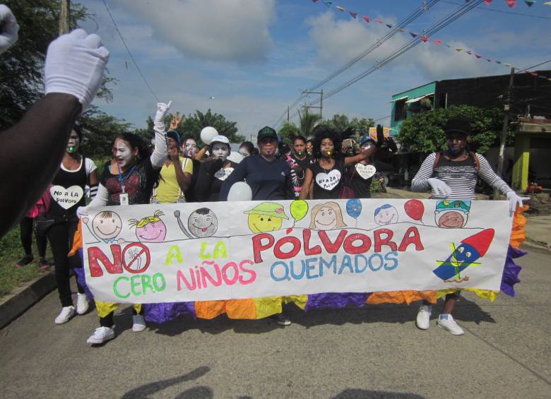 En Apartadó, Urabá antioqueño, diversas instituciones públicas y privadas se unieron en campaña de sensibilización contra el uso de la pólvora en diciembre y el resto del año. FOTO El colombiano