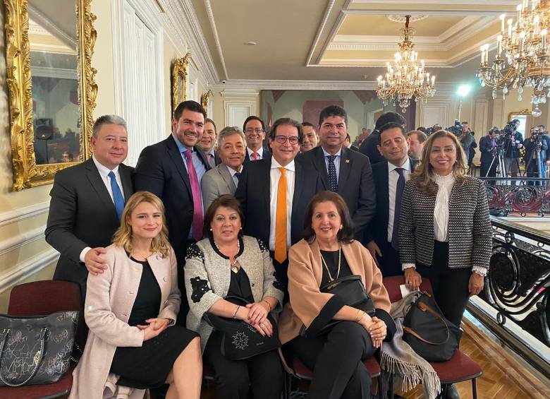 En la posesión el lunes de Rodolfo Zea como ministro de Agricultura estuvieron presentes varios miembros de la bancada y de las directivas del partido Conservador. FOTO Cortesía