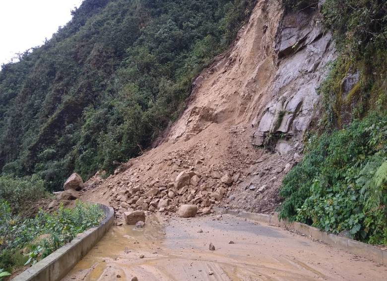 La situación se presentó en el km 8+700 y fue ocasionado por las fuertes lluvias que se registran en la zona. FOTO: CORTESÍA