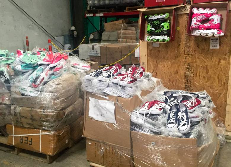 Parte del material de contrabando incautado por las autoridades este viernes. FOTO: COLPRENSA 