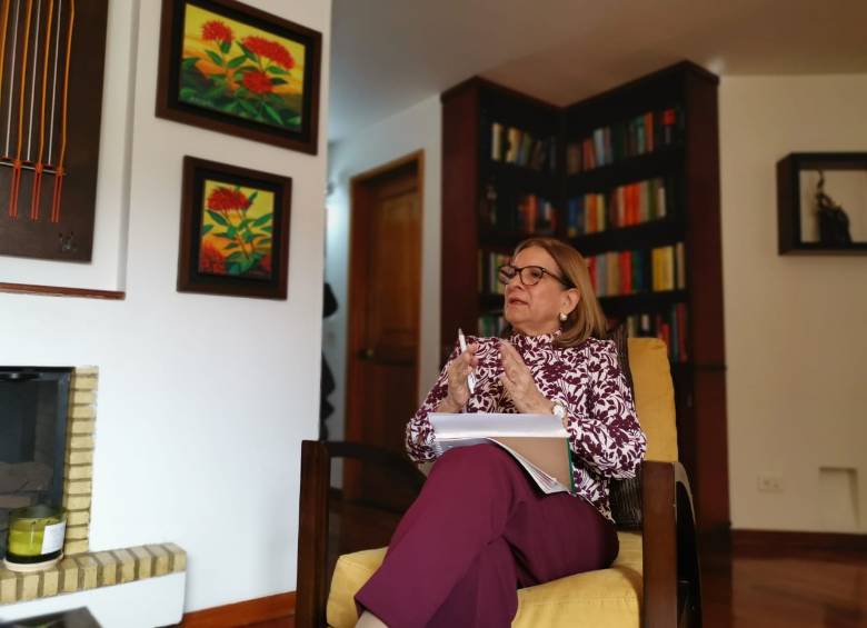 La ministra de Justicia, Margarita Cabello, presentó en decreto que permitirá la sustitución de medida de aseguramiento de al menos 4.000 presos en Colombia, quiénes irán a prisión domiciliaria transitoria por seis meses. Foto: Cortesía MinJusticia